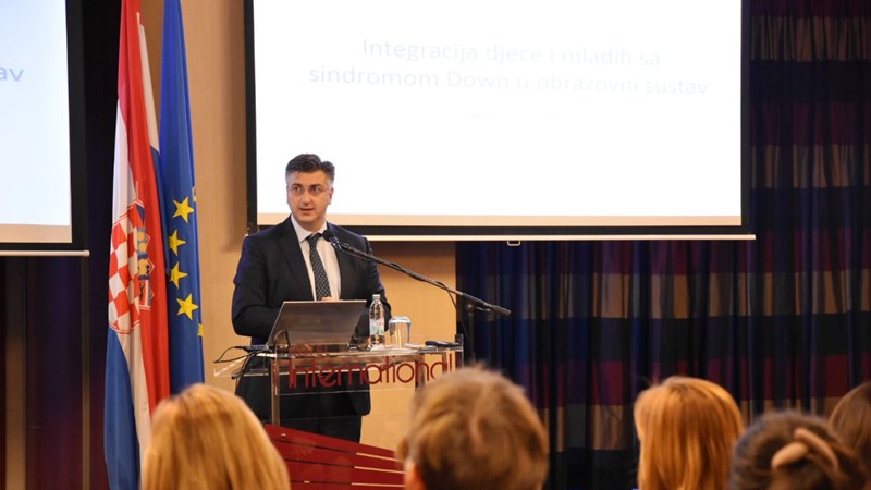 Predsjednik Vlade na konferenciji o Down sindromu: Svakoga dana pružajmo ruke onima koji su bogatiji za jedan kromosom